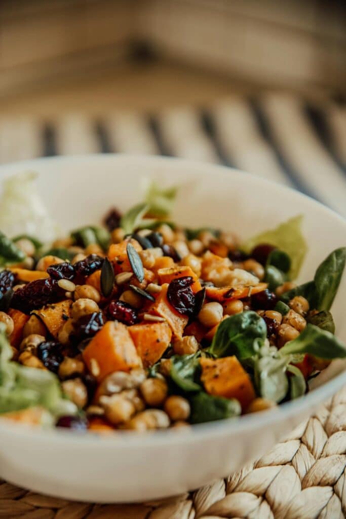 Salada morna de-grão-de-bico